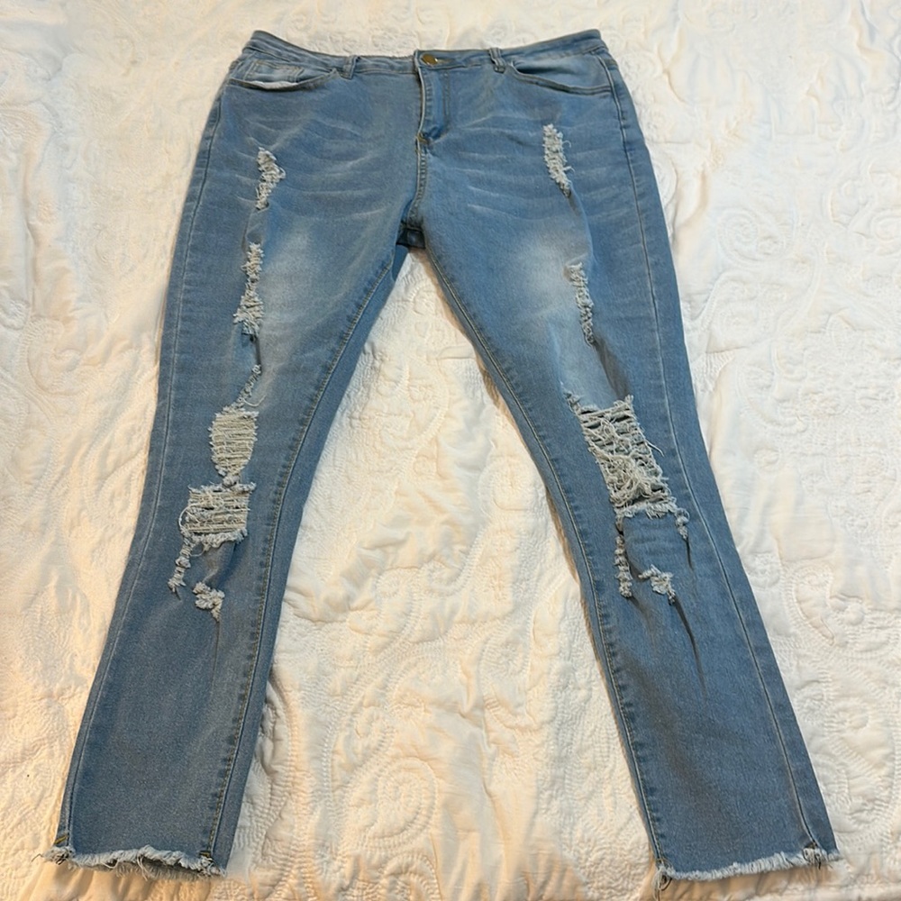 SOLD🎉🎉🎉Super Stretch Distressed Jegging